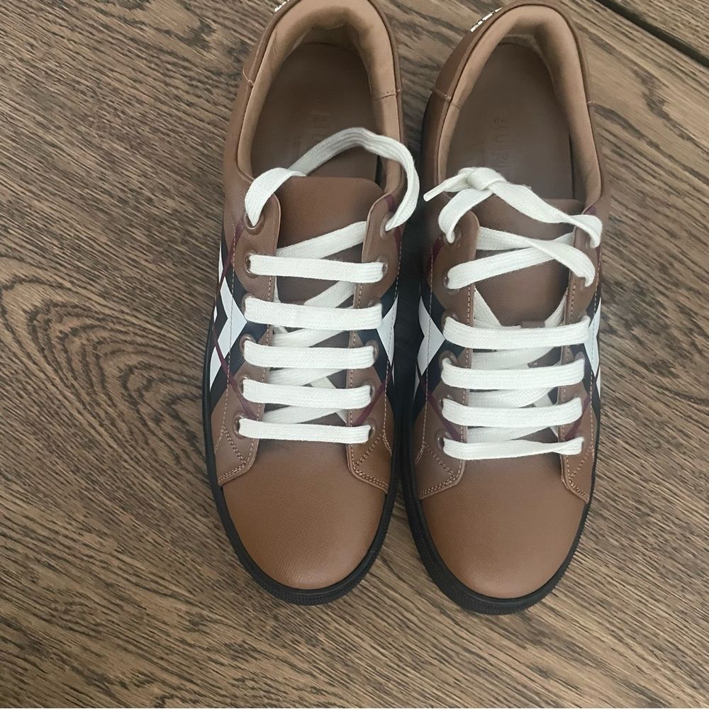 NEW BURBERRY sneakers 🌟size 39/9US - Picture 8 of 13